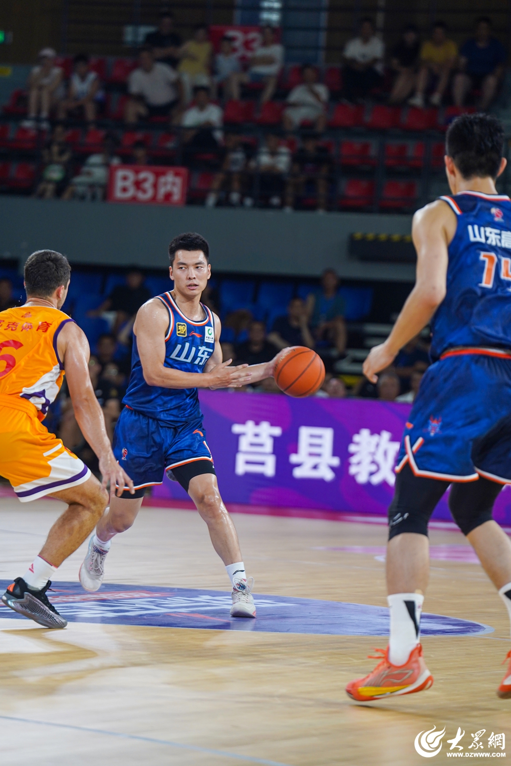 kaiyun-关于转折点!山东男篮造点机会,NBA总决赛窗口期攻防权衡,媒体盛赞,阵容厚度经受考验的信息